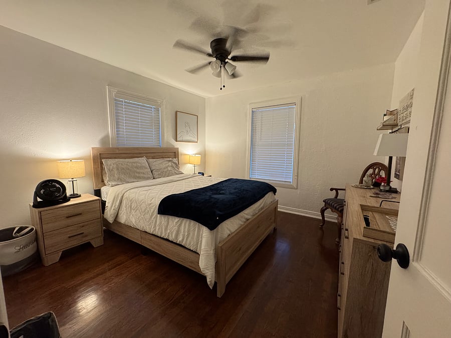 BR1 Queen Size Bed
