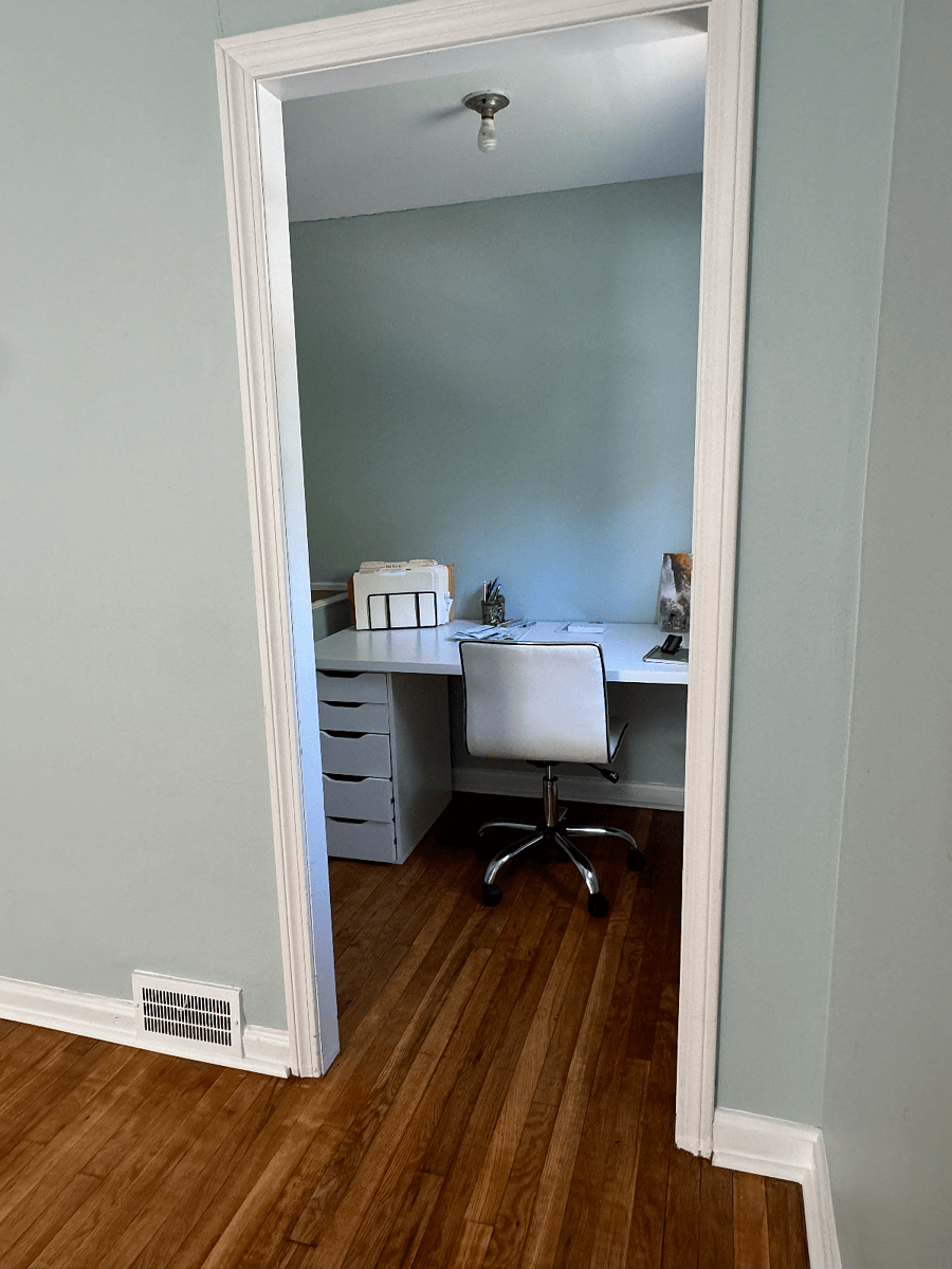 this is a workspace in the bedroom that is listed for rent