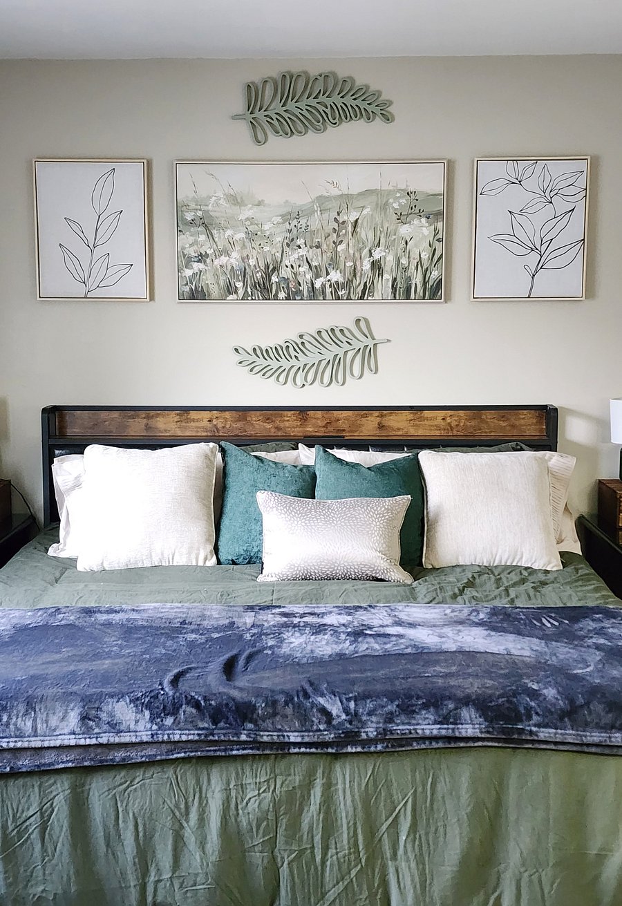 Master - king bed