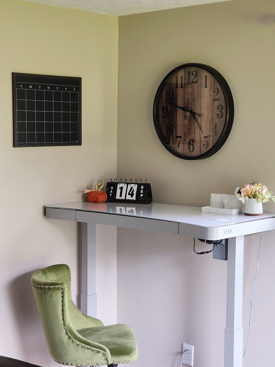 Motorized desk - standing position