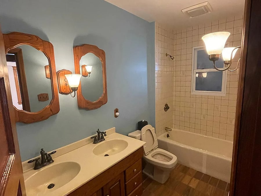 Bathroom with Tub.