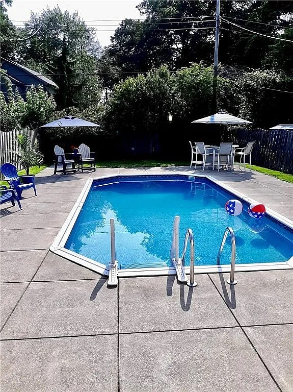 Seasonal pool open Memorial Day-Labor Day