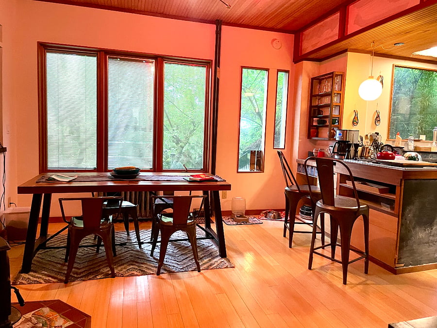 Large kitchen table overlooking the garden