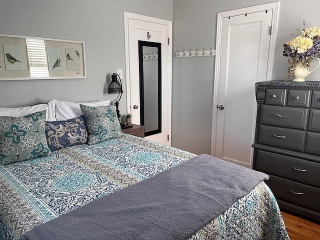 2nd bedroom