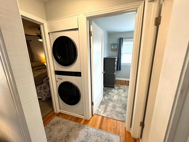 Hallway leading to bedrooms 