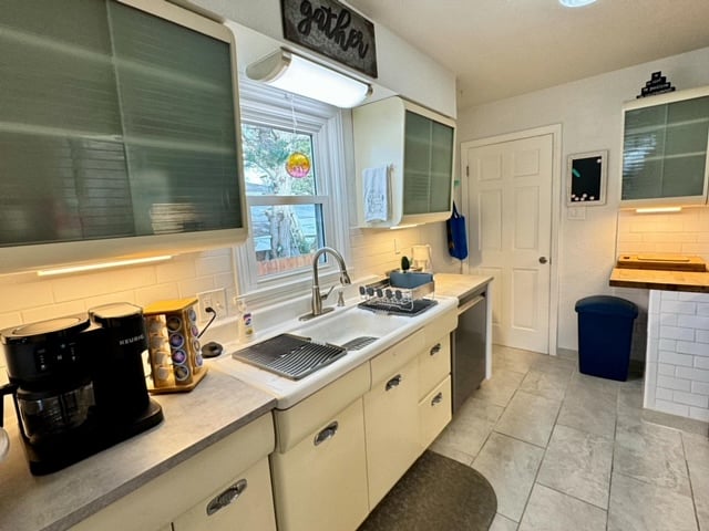 Kitchen with full size coffee maker and K-cup combo