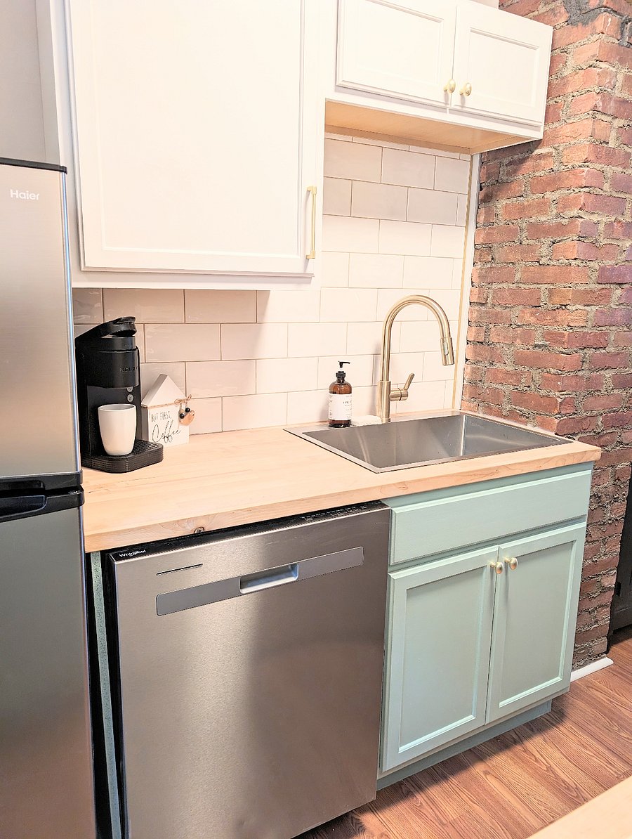 Kitchen w/ Dishwasher