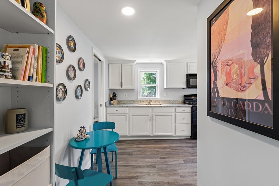 Kitchen/dining area with granite countertops & gas stove