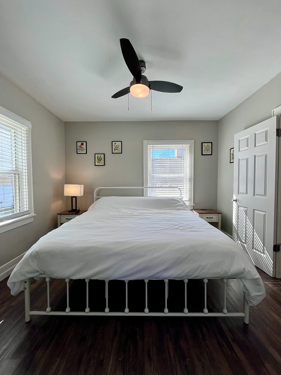 Main bedroom with kings size bed.