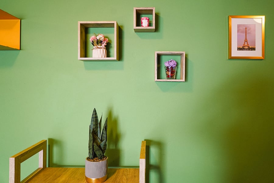 Dining area - details.