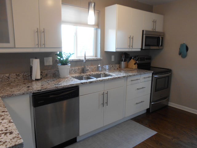 Kitchen is fully stocked with service for 8-10, coffee pot and toaster, as well as a full set of cook ware and a good set of knives too. 