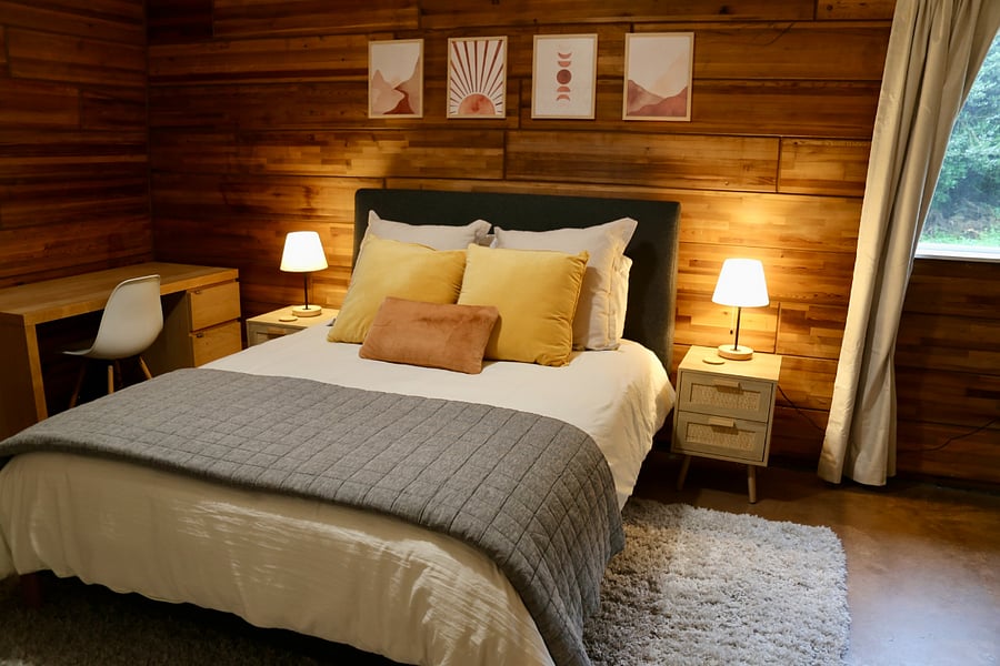 Queen size bed.