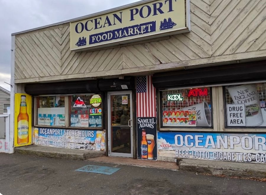 Convenience store walking distance, two blocks away on Coe Ave.