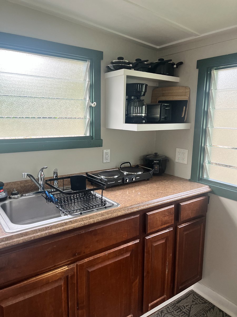 Kitchenette with cooking amenities.