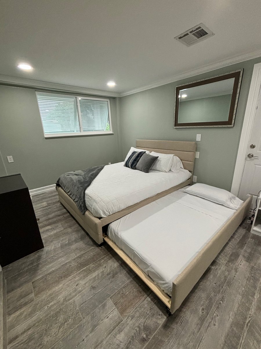 queen with trundle bed