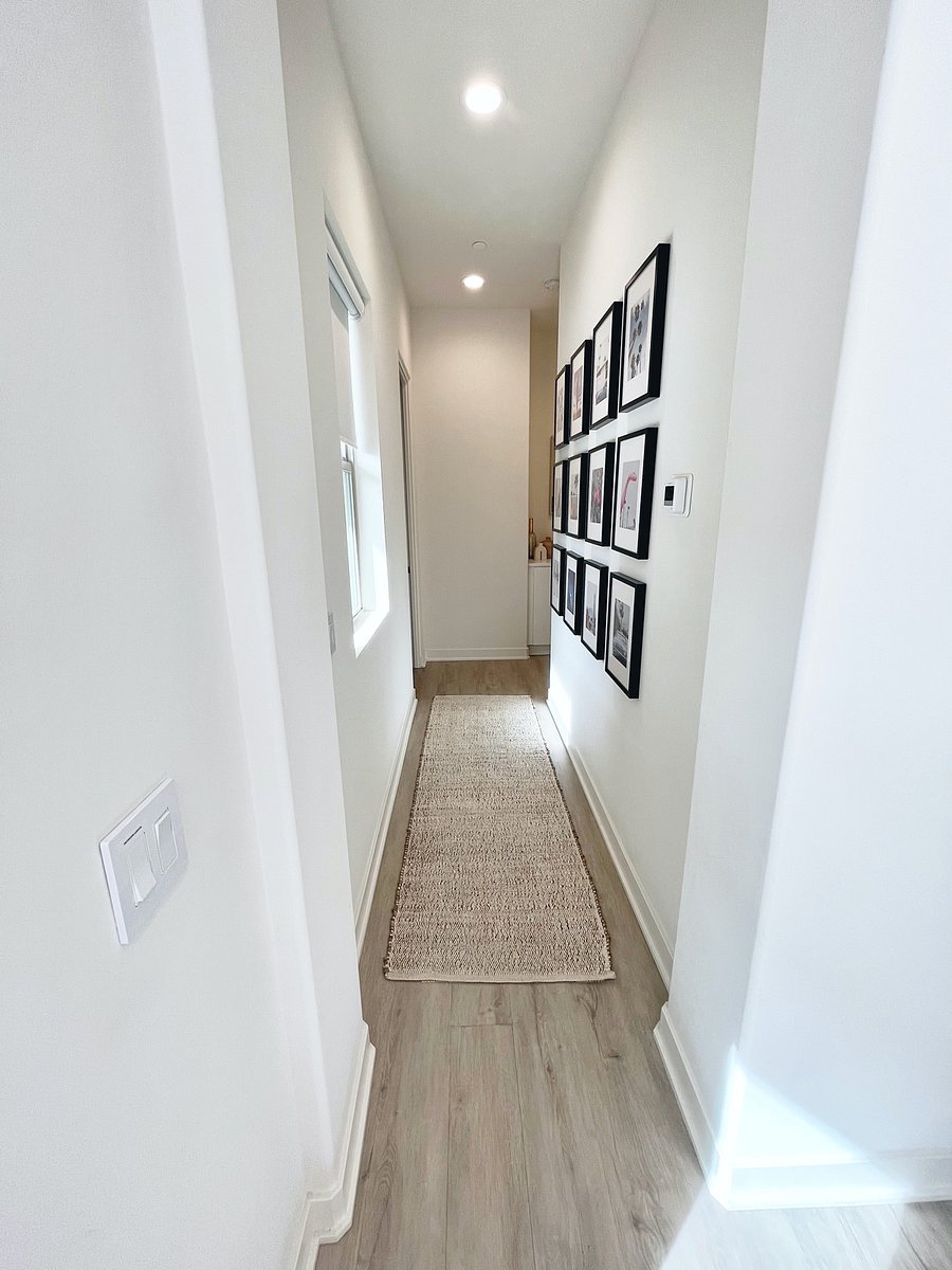 Hallway to bedroom 1 and 2. 