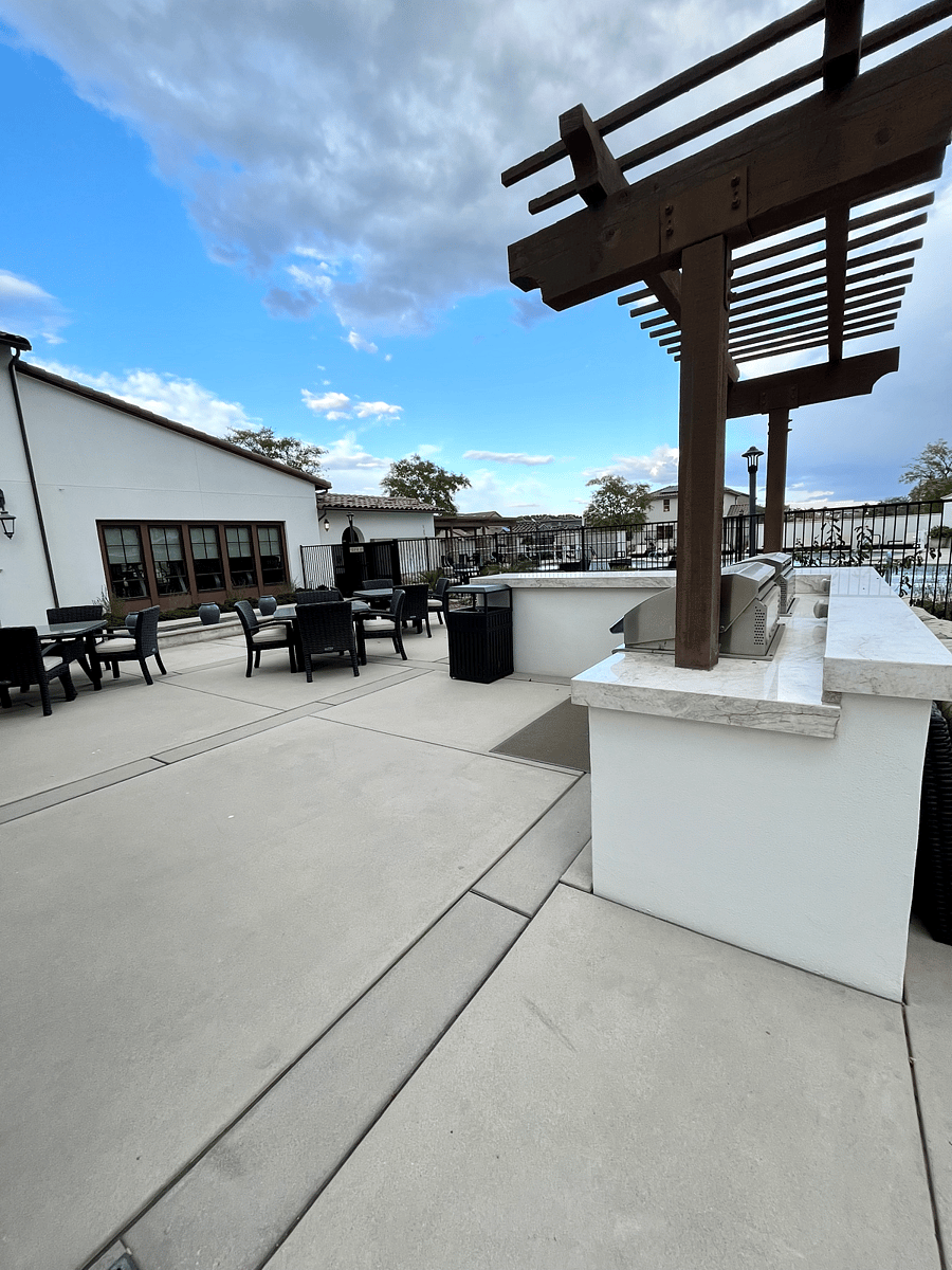 Lounge and barbecue at the clubhouse