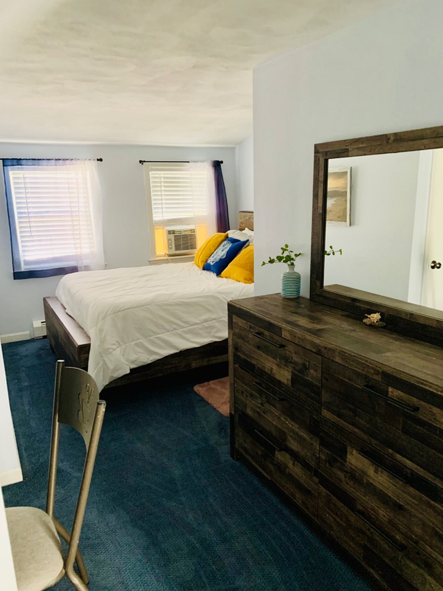 Queen Bedroom
