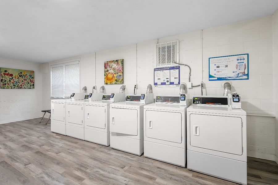 24/7 Coin Laundry