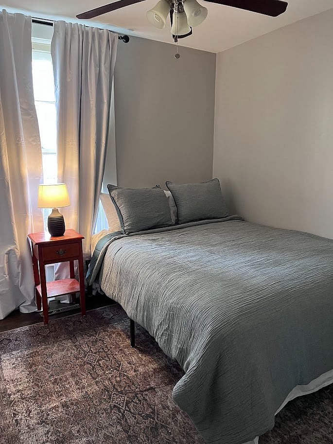 Guest Bedroom, Queen Bed.