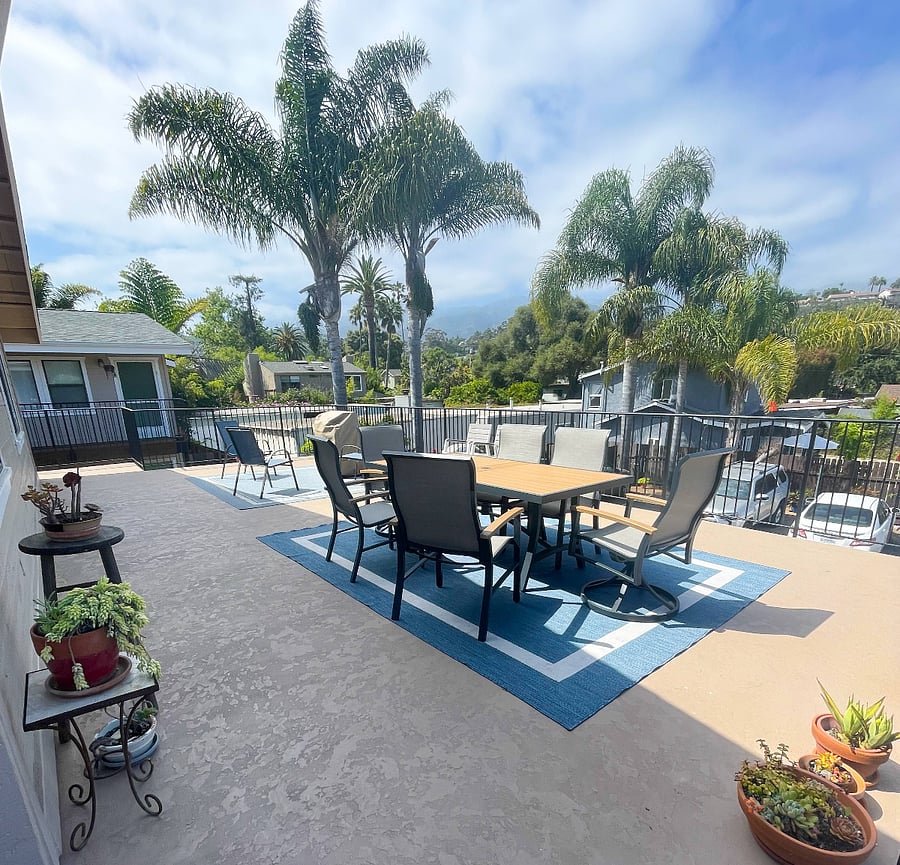 common area sundeck and Bar-B-Q