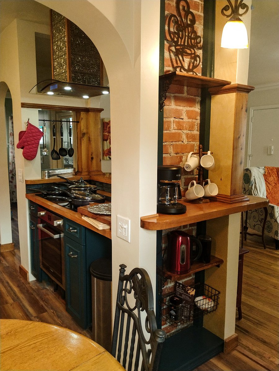 Coffee / tea nook with Portlands famous Stumptown coffee!