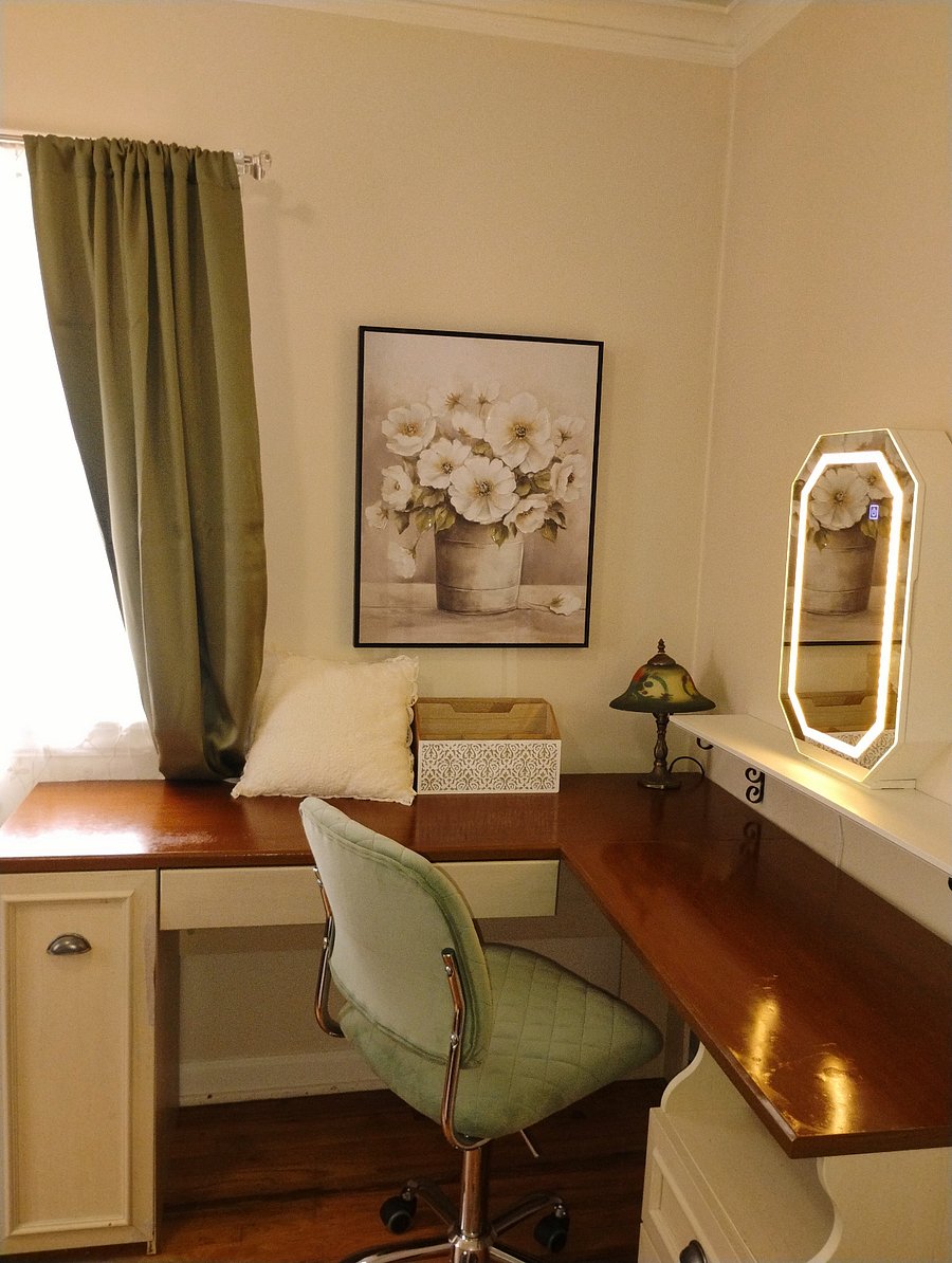 USB Light up mirror cabinet is great for storing makeup, or jewelry.