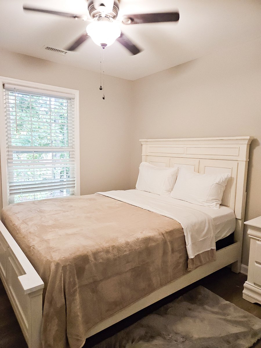 Bedroom 2 with Queen bed