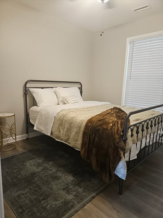 Bedroom 3 with Queen bed