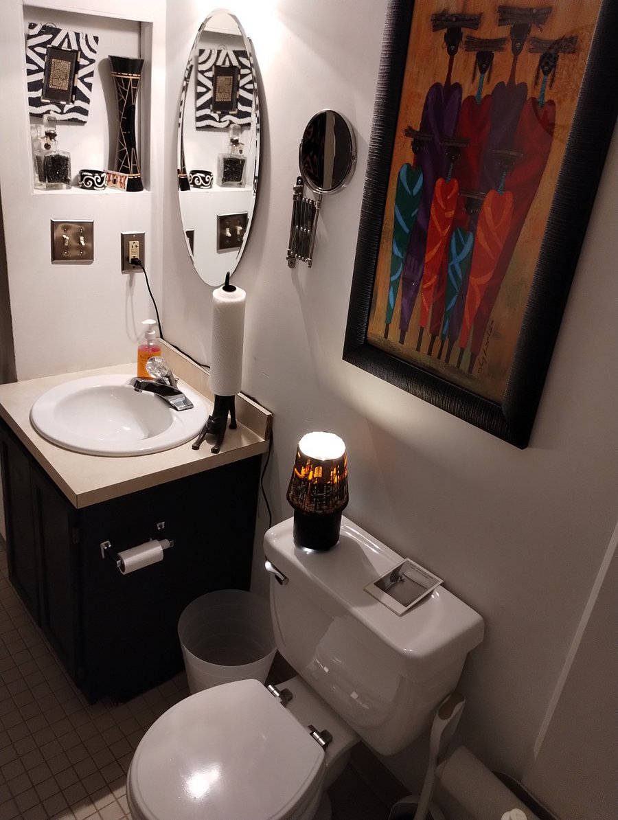 Interior - 2d fl. Bathroom: Sink