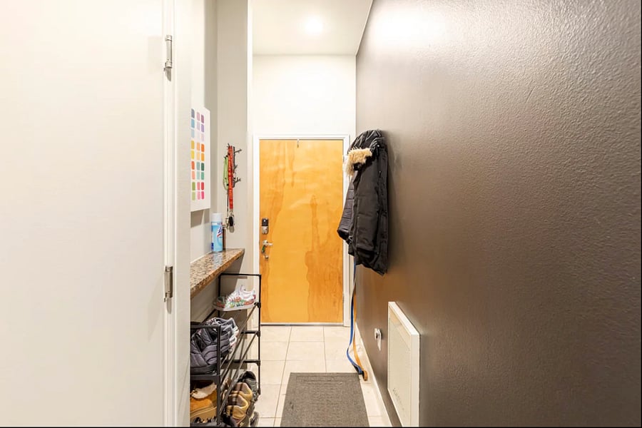 The entryway - plenty of space to put your shoes and hang your coat.