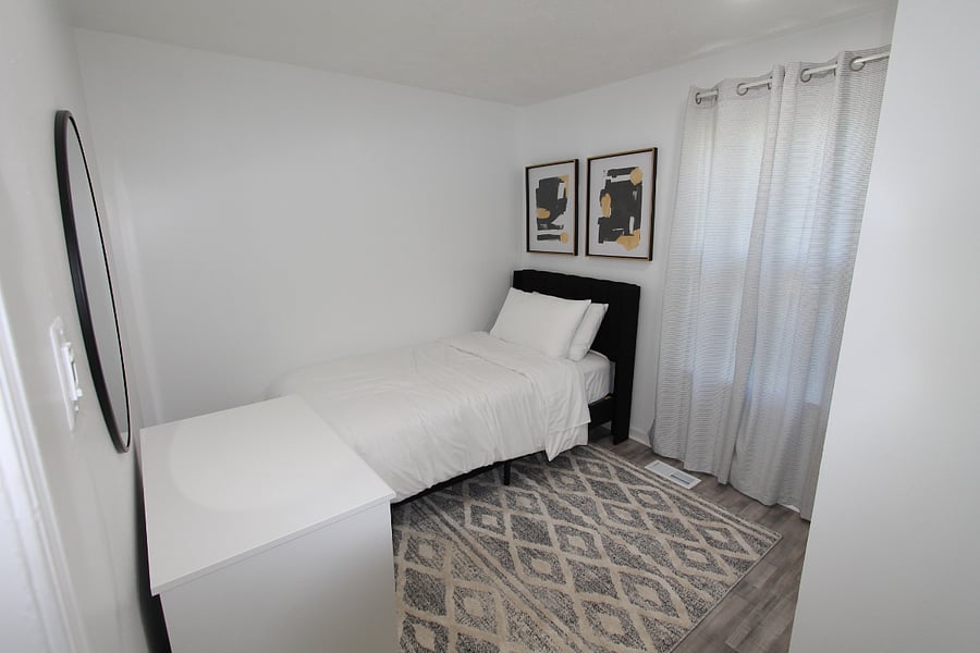 Room w/ Twin Bed