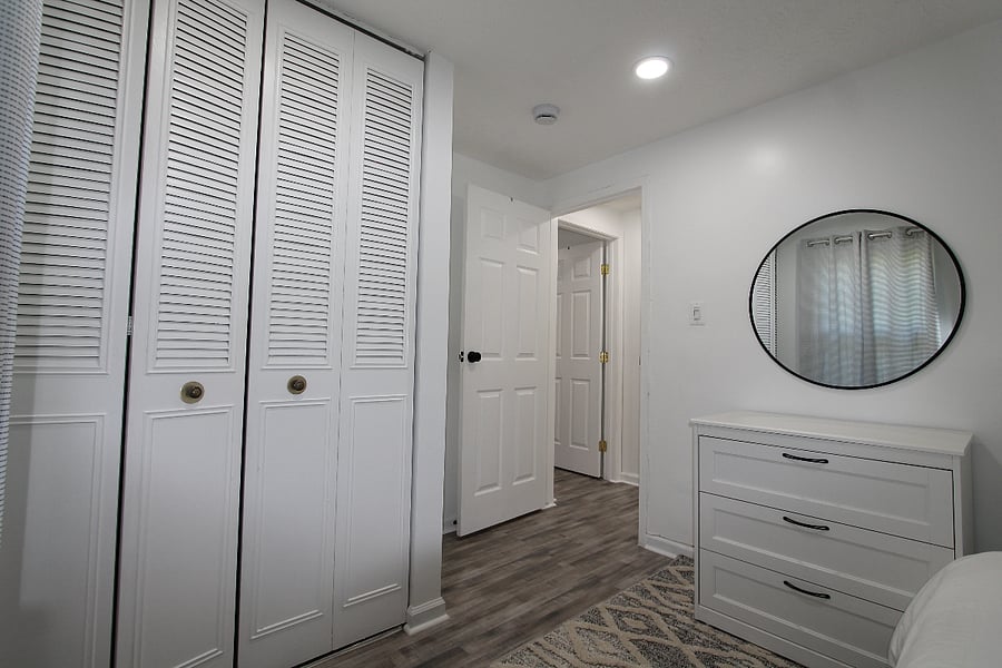 Room w/ Twin Bed