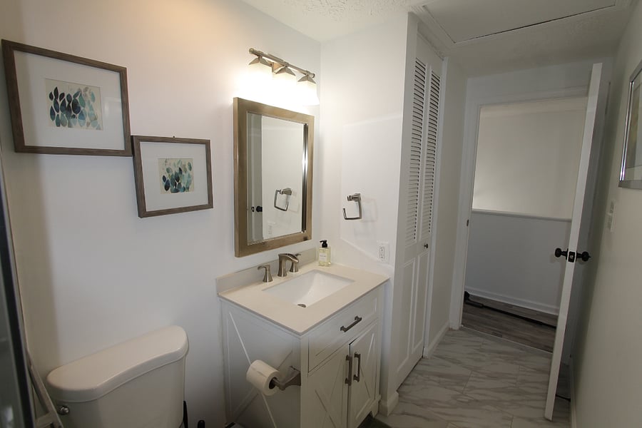 Full Bathroom