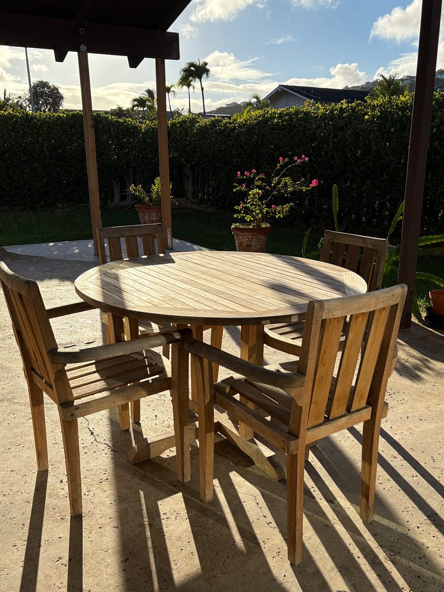 Covered roof lanai: 1 picnic teak table with 4 armed teak chairs