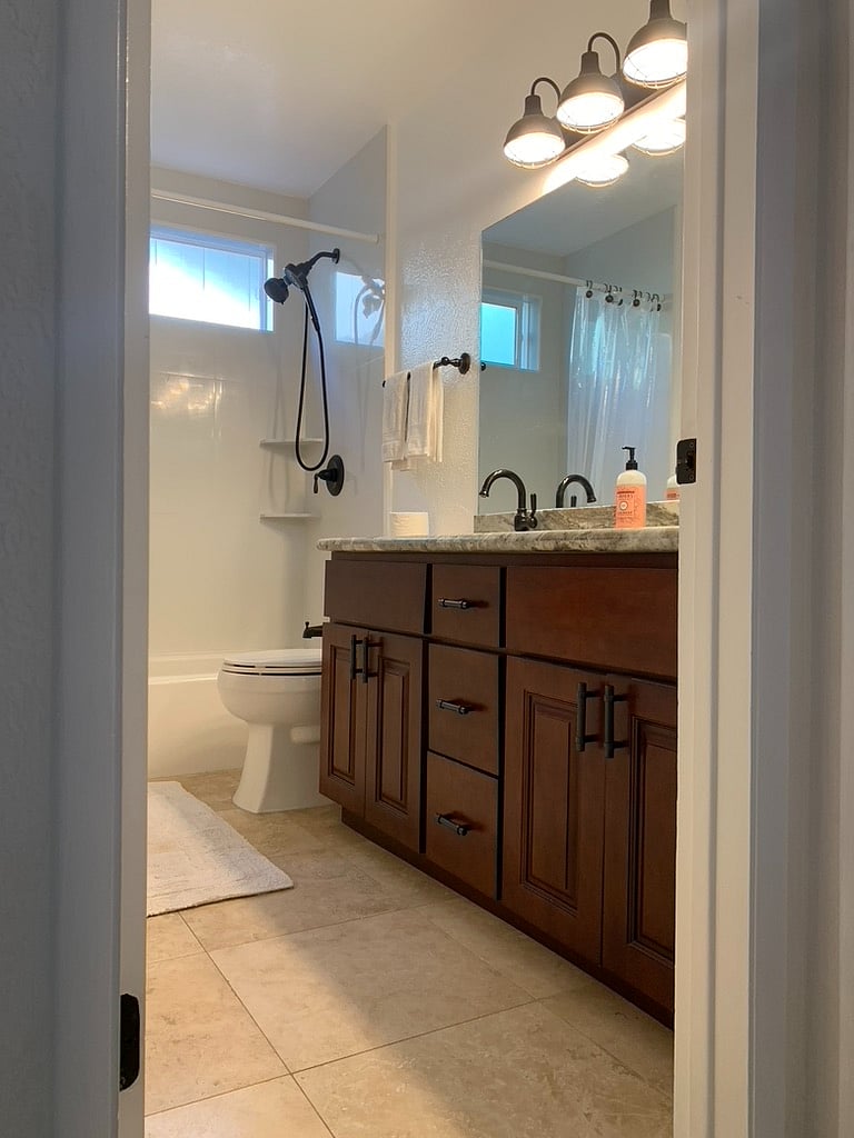 Bathroom, pic 2