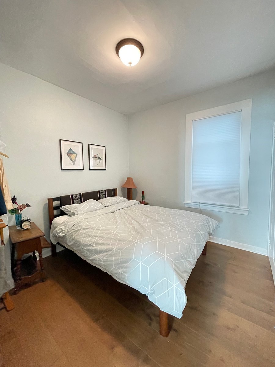 Bedroom1 - Queen Bed