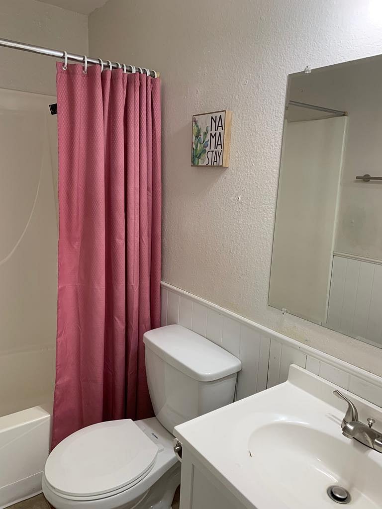 Basement Apartment Full Bath