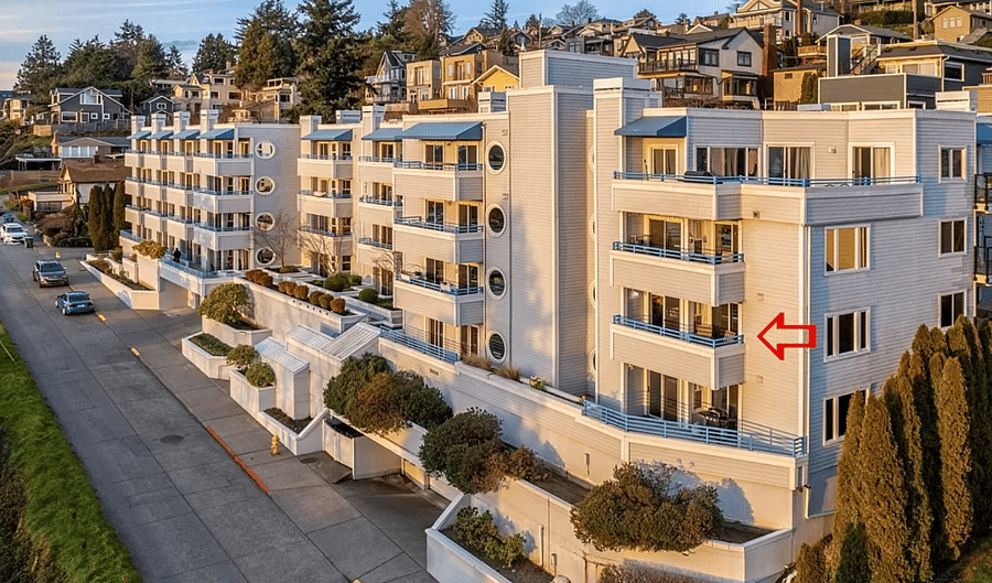 Corner unit with balcony