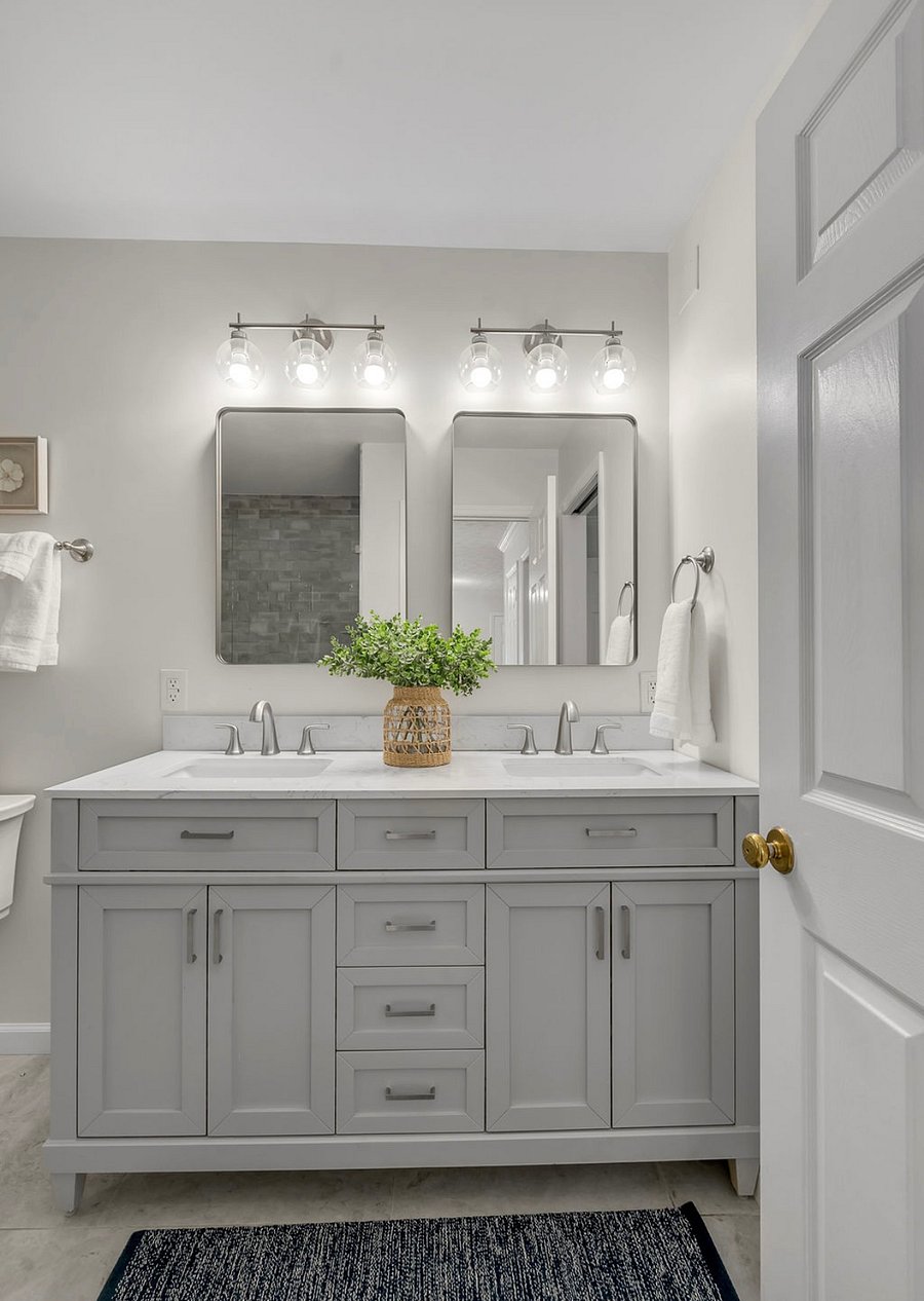 Main level King Suite bathroom - hello there, gorgeous!