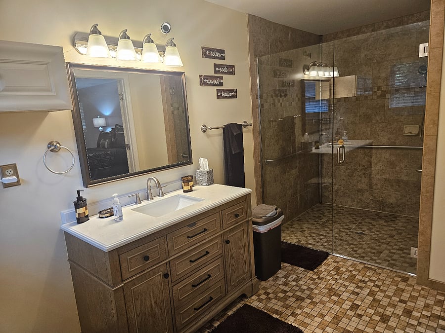 Stepless primary shower.