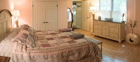 French door closet with plenty of room to hang your things.20 hangers provided.
