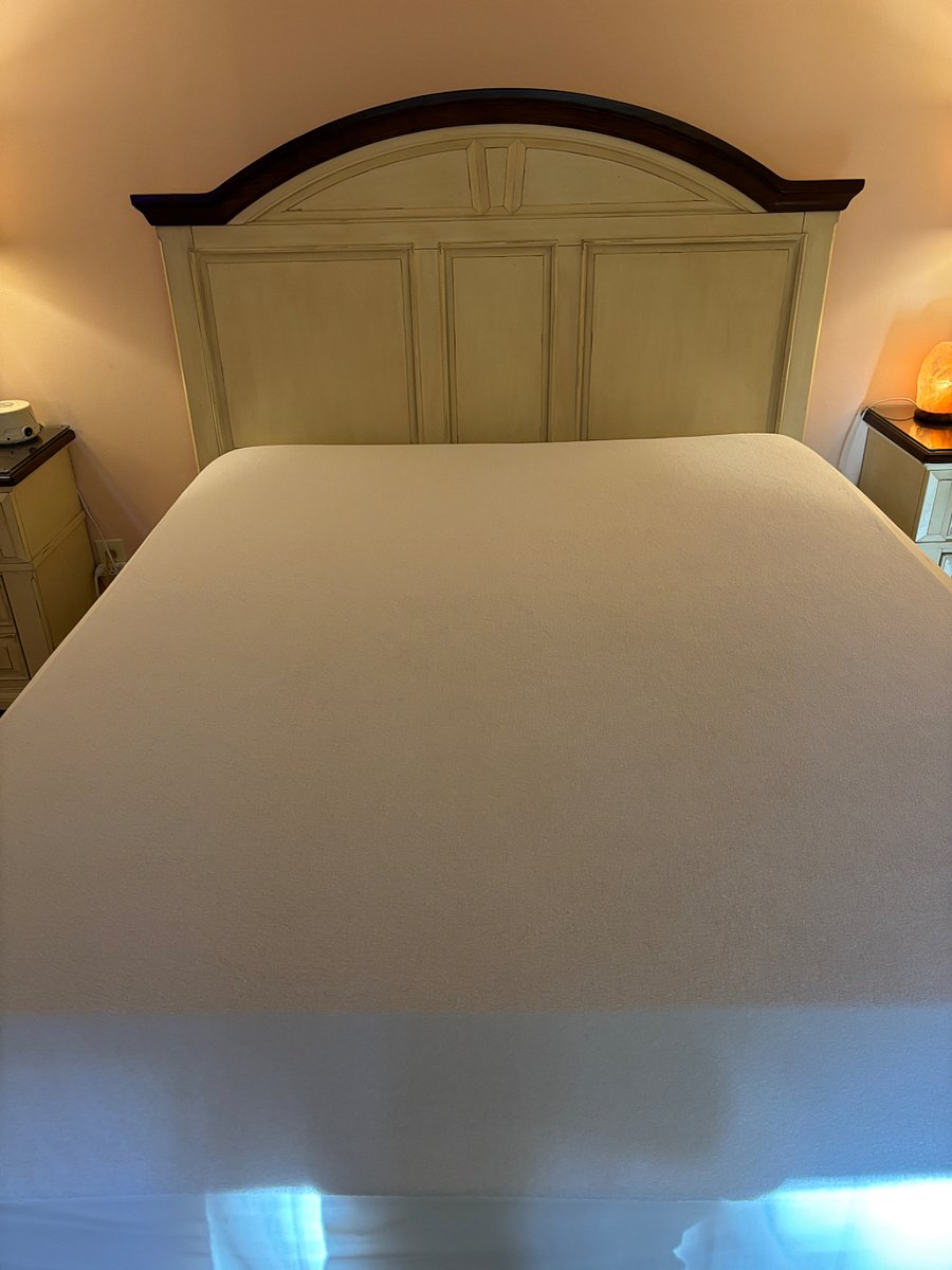 Queen size bed in the main bed room with terry cloth mattress protector, which helps to protect against dust mites, allergens and has a water resistant barrier. 