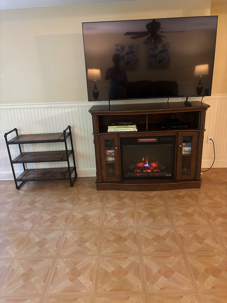 Show casing the electric fire place. Can be used with or without heat.