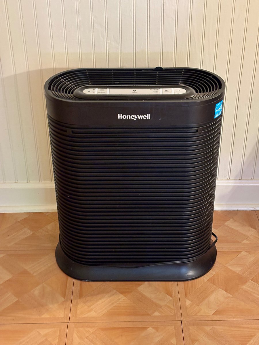 Air purifier ran after each guest in the apartment 