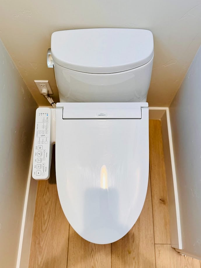 Bidet toilet