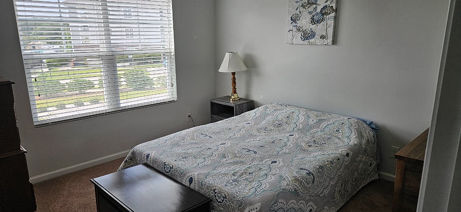 Guest Bedroom with Queen Mattress and Adjustable Bedframe