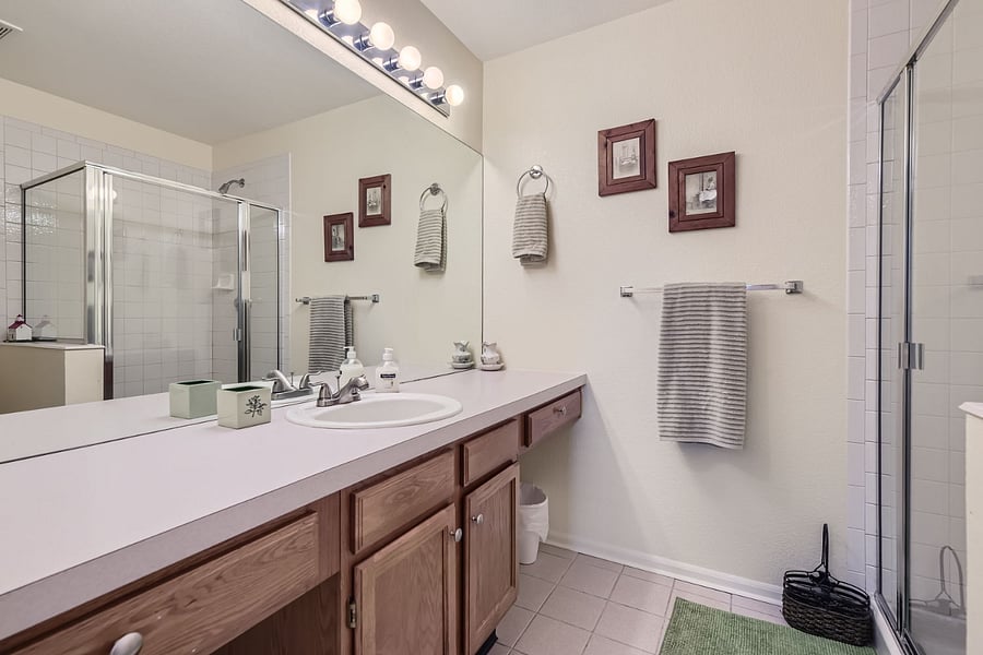 Bedroom 2 Bathroom