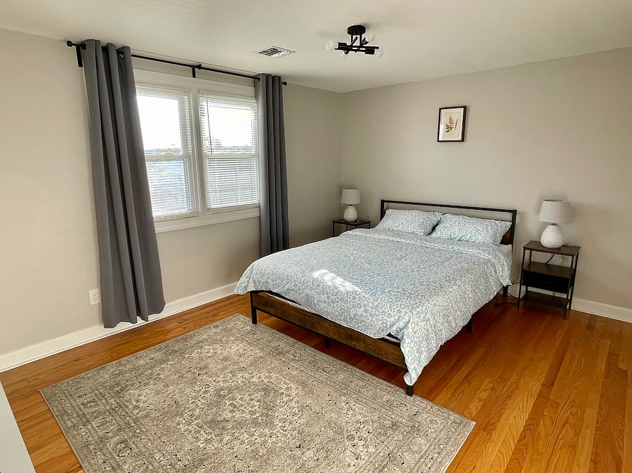 Main Bedroom with Queen Bed