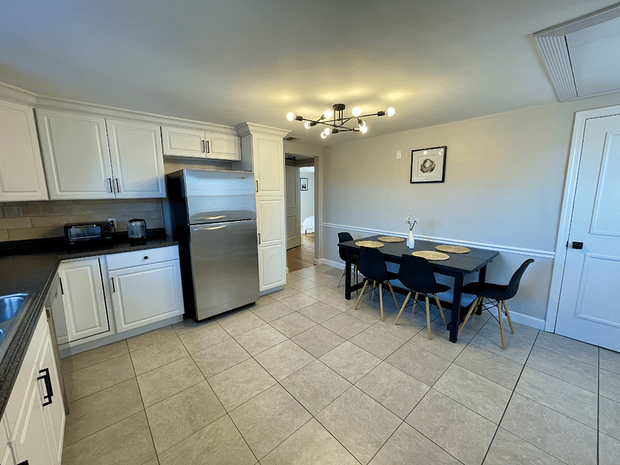 Kitchen with Dining Table